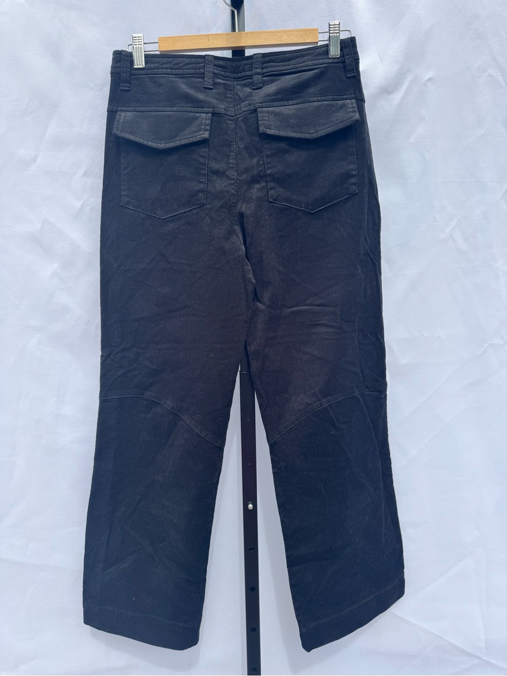 Evereve Black Straight-Leg Jeans - Picture 5 of 13